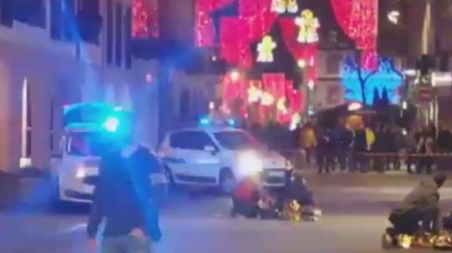Focuri de armă în Piața de Crăciun de la Strasbourg. Două persoane au murit, iar mai multe au fost rănite