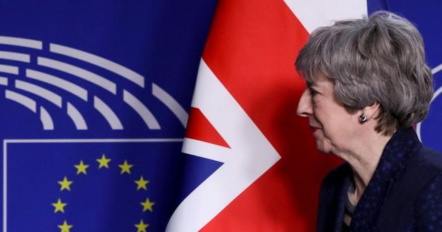 Mayová chce víc času na jednání s Evropskou unií, Britové odklad brexitu, ukázal průzkum