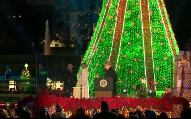 Donald și Melania Trump au aprins luminile bradului de Crăciun de la Casa Albă