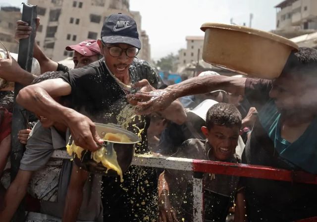 El caro y peligroso mercado negro de comida y medicinas en Gaza
