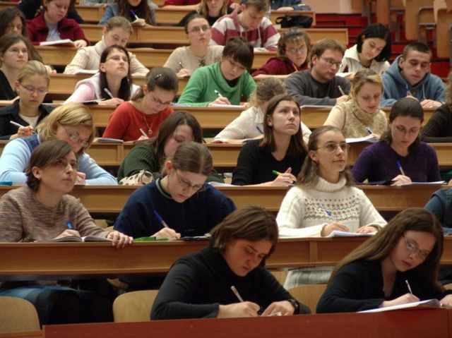 Universitățile din România așteaptă peste 5700 de studenți din Republica Moldova