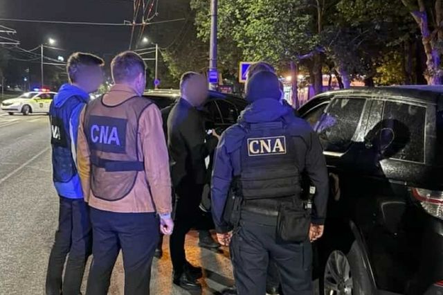 Un avocat din Chișinău, reținut pentru mită de 65 mii de euro