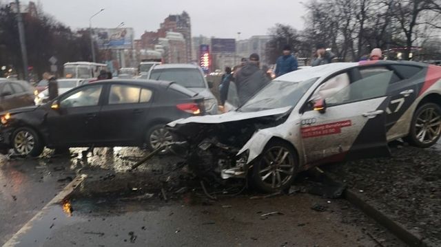 Появилось шокирующее видео массовой аварии на Выборгском шоссе Петербурга