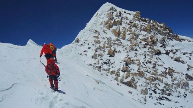 Govt opens 137 mountain peaks in four states to foreigners for mountaineering and trekking