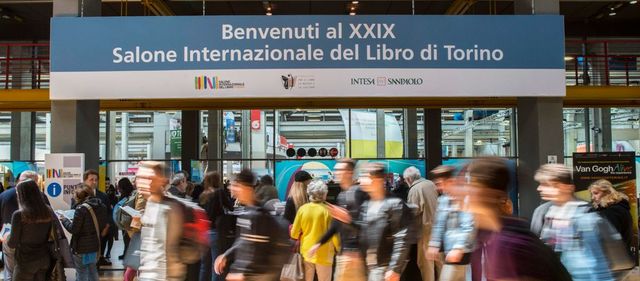 29 persone sono indagate dalla procura di Torino per la cattiva gestione del Salone del libro tra il 2010 e il 2015