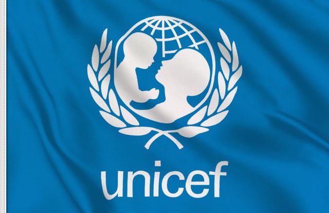 Cum să interacționați și să vă sprijiniți copiii acasă în timpul pandemiei, UNICEF