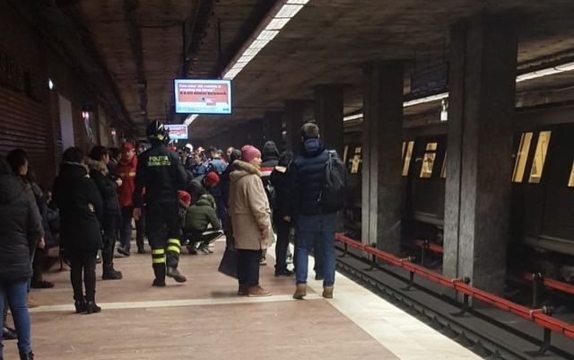 Un bărbat a fost lovit de metrou la stația Ștefan cel Mare