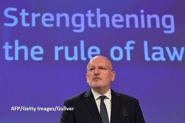 Comisia Europeană amenință România cu declanșarea Articolului 7 dacă vor fi operate modificările la codurile penale