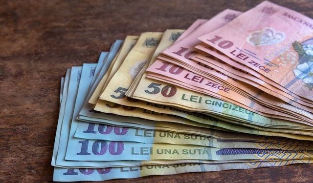 Un sfert dintre români se împrumută pentru a-și plăti facturile