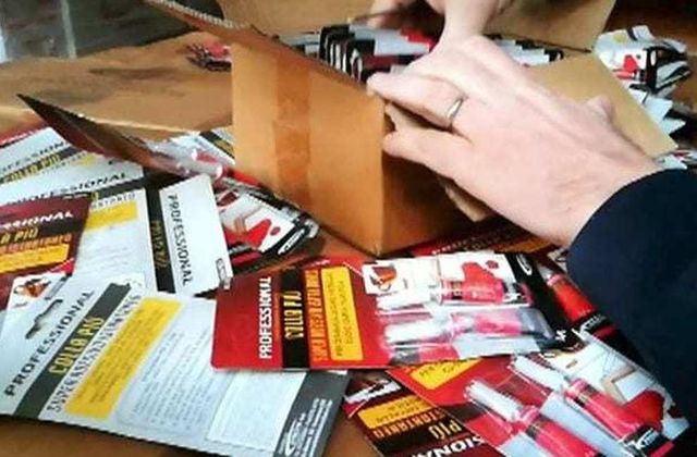 Torino, sequestrate 700mila confezioni di colla stick potenzialmente pericolose