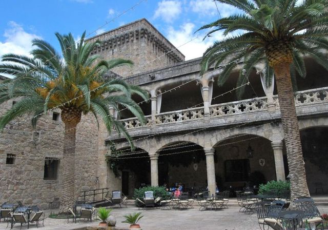Raquel Sánchez: «Se identifica Paradores con clichés de turismo senior y elitista que hay que superar»