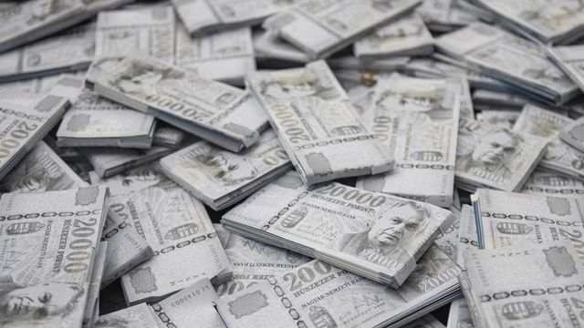 Kiderült, mennyit keresnek a magyarok – friss adatok