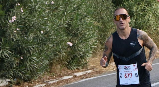 Fabrizio Iacorossi, il personal trainer della premier Meloni in gravi condizioni dopo un incidente in bici sulla Litoranea di Roma