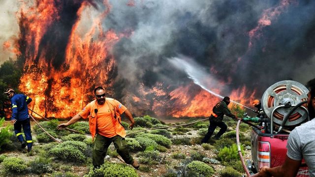 MAE atenționează românii care merg în Portugalia și Grecia de existența riscului ridicat de incendii