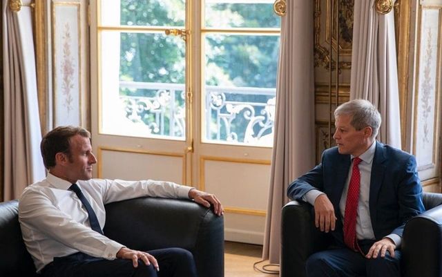 Cioloș, întâlnire cu președintele Franței: Am discutat despre un summit Renew