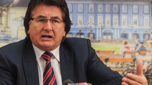 Scandal la Timișoara. Primarul Nicolae Robu susține că a acceptat restricțiile, pentru că a fost indus în eroare chiar de PNL-iști