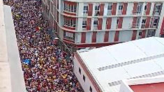 Le Canarie si mobilitano contro il turismo di massa. Manifestazioni anche a Barcellona, Amsterdam, Londra e Berlino
