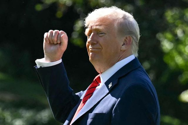 Trump, 'Cina ostile, valuto un massiccio aumento dei dazi'