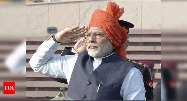 PM Modi continues 'safa' tradition, sports saffron 'bandhej' turban on 71st Republic Day