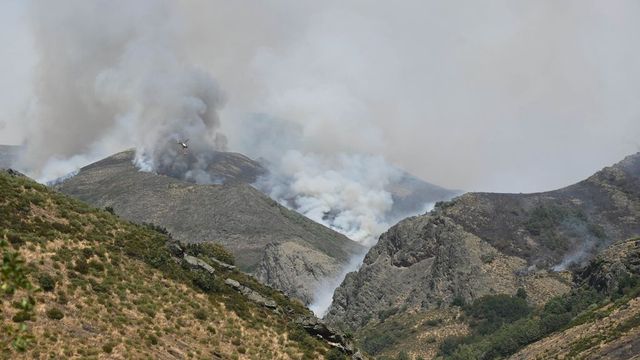 Un muerto y un herido en el vuelco de una motobomba en los incendios de León