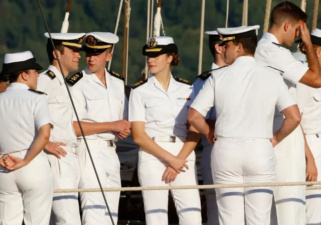 La princesa Leonor se despide de Ferrol y pone rumbo a Marín donde recibirá su despacho de alferez de fragata