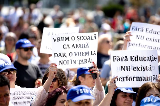 Guvernul vrea să majoreze salariile profesorilor doar cu 13% de la 1 ianuarie 2024