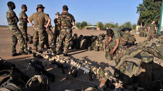 Из-за столкновения вертолетов в Мали погибли 13 французских военных