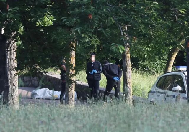 Aparece un cadáver atado de pies y manos en una balsa de Vitoria