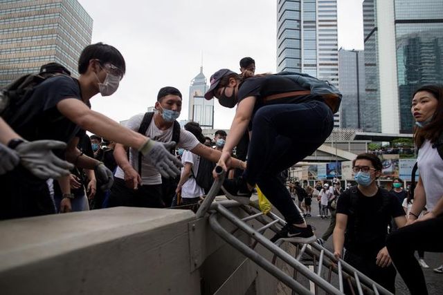 Hong Kong, rinviato esame estradizioni