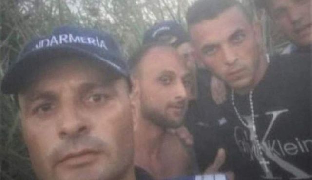 Un nou caz revoltător la Caracal.Cum au fost sancționați jandarmii care și-au făcut selfie cu doi tineri evadați