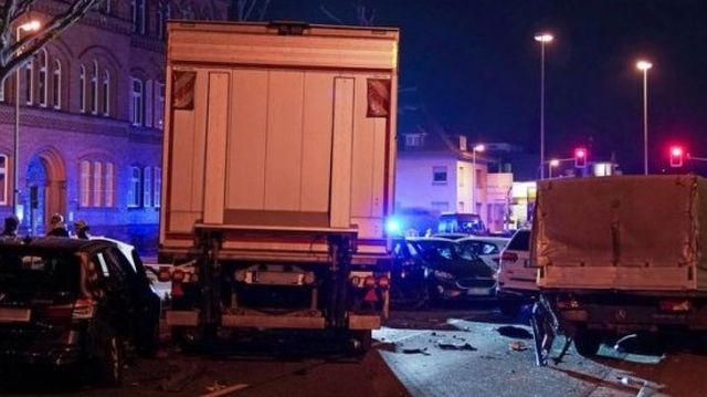 16 răniți în urma unui accident provocat de un individ la volanul unui camion furat, în Germania