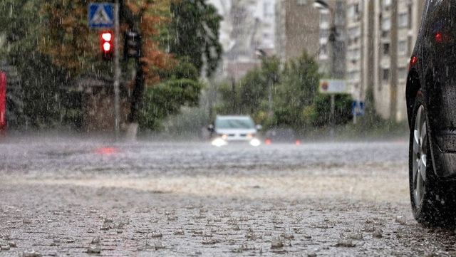 Ploi și temperaturi cu până la 10 grade sub normalul perioadei, toată săptămâna