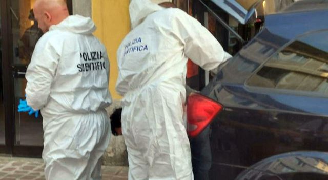 Omicidio-suicidio a Pisa,spara alla moglie e poi si uccide