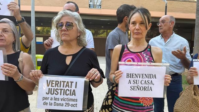 La jueza de la dana denuncia en un auto que un abogado grabó a su marido y su hija menor de edad en la sala de vistas