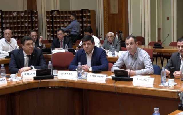 Ministrul Tineretului și sportului, Constantin-Bogdan Matei surprins cu țigara aprinsă în timpul ședinței CEx al PSD de la Parlament
