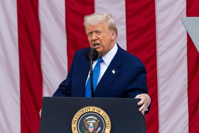 Università, Trump valuta obbligo per studenti stranieri di sottoporsi a controllo social media