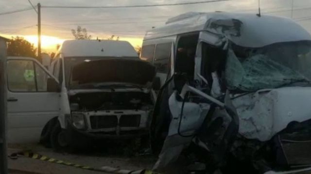 Un microbuz cu moldoveni, implicat într-un accident în România. Cinci persoane au fost spitalizate