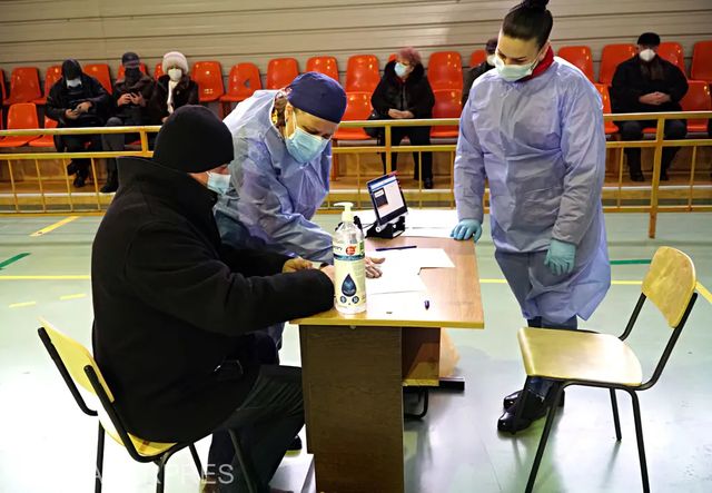 Centru nou de vaccinare în București, unde pot fi imunizate 240 de persoane pe zi