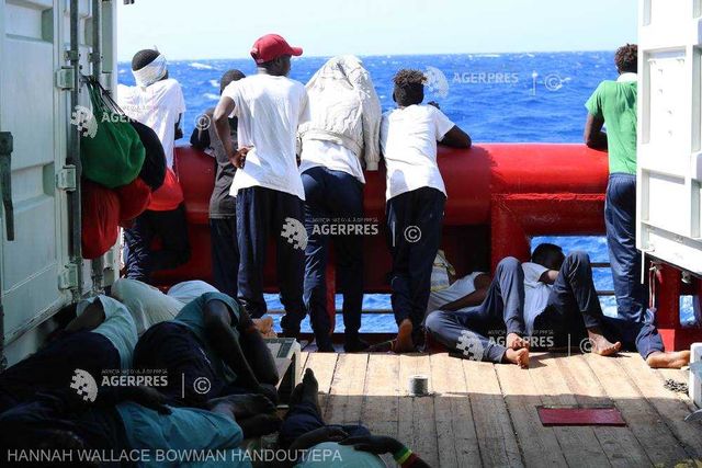 Portugalia își anunță disponibilitatea de a primi 35 de migranți de pe nava Ocean Viking
