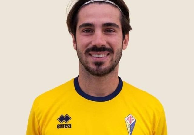 Si accascia in campo durante una partita, morto in ospedale il calciatore 26enne Mattia Giani