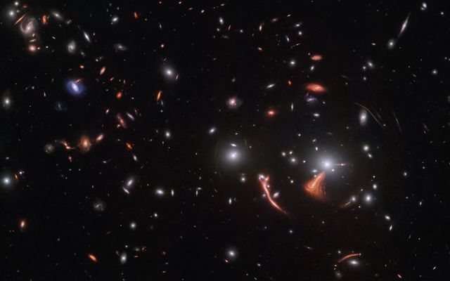 Telescopul spațial James Webb a reușit să observe cea mai îndepărtată galaxie din Univers
