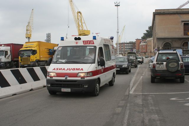 Ancona, tragico incidente al porto: cavo di ormeggio si spezza e colpisce a morte 33enne