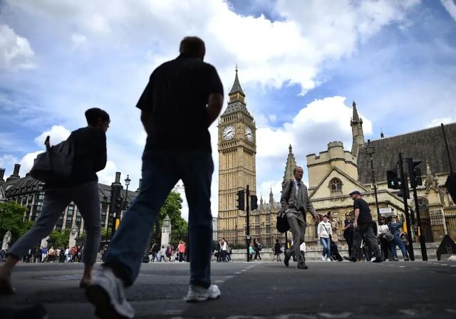 Reino Unido exigirá un nivel fluido de inglés a los inmigrantes para permanecer en el país