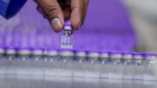 În decembrie, țările sărace au refuzat 100 de milioane de doze de vaccin anti-COVID
