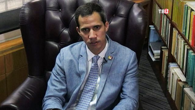 Хуан Гуайдо издал первый президентский указ