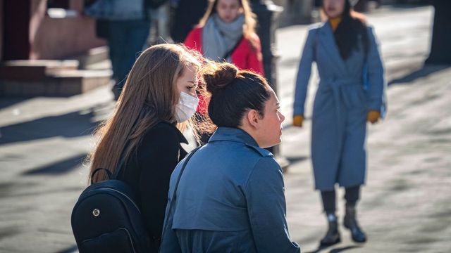 ВОЗ призвала москвичей соблюдать дистанцию два метра на улице