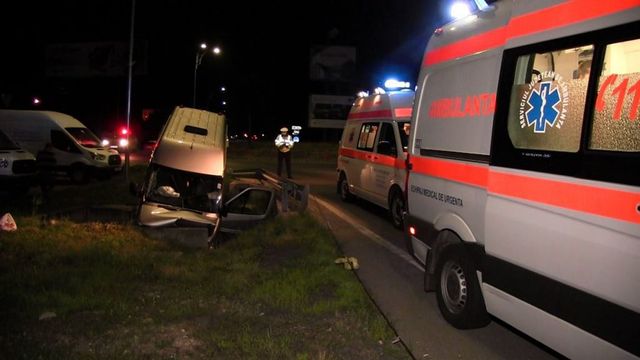 Un microbuz care transporta pasageri de la Chișinău în Italia, implicat într-un accident la Cluj-Napoca