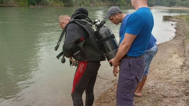 Salvatorii au recuperat trupul neînsuflețit al unui băiat care s-a înecat în râul Prut