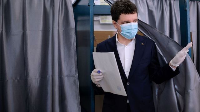 Nicușor Dan: O să avem un final fericit în seara asta dacă ritmul de vot se păstrează