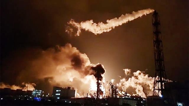 Нефтехимический завод загорелся на Украине